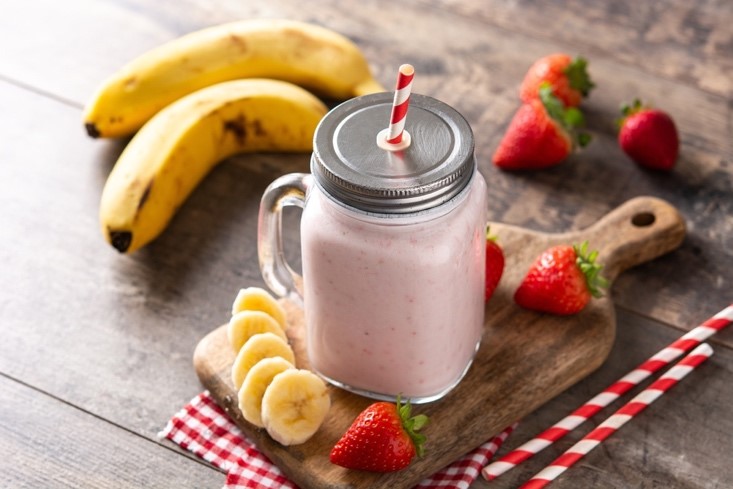 4 Kreasi Lezat 1 Smoothie Pisang Stroberi.jpg
