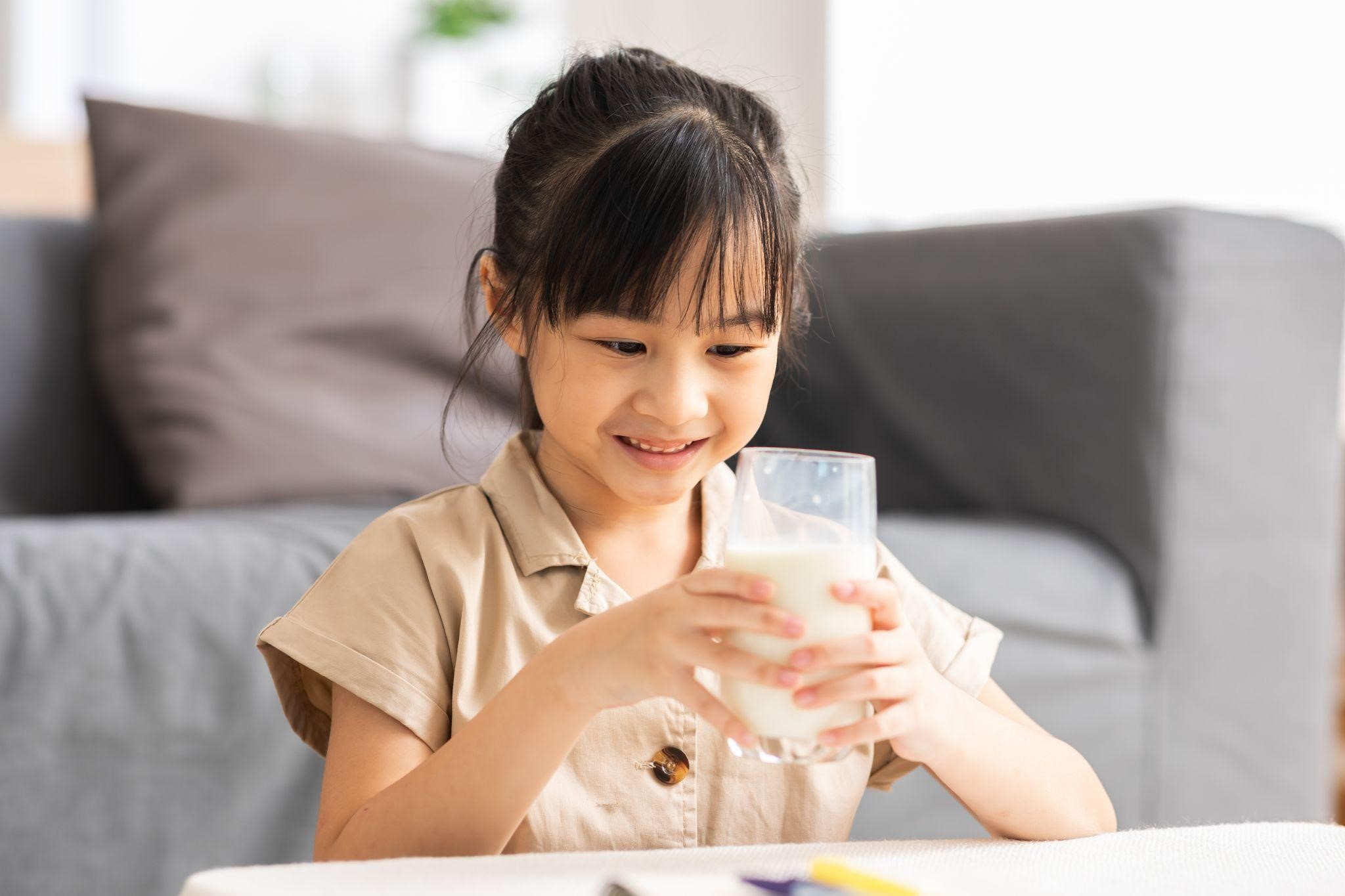 5 Cara Memaksimalkan Manfaat Susu Pertumbuhan Anak