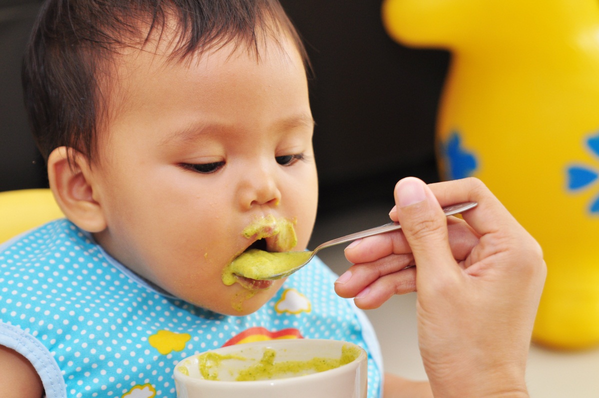 5 Makanan Padat Yang Aman untuk Bayi