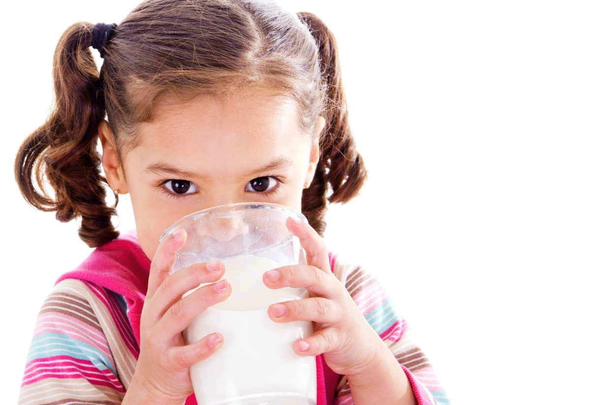 Lebih Baik Mana Minum Susu Sebelum Tidur atau Minum Susu di Pagi Hari?