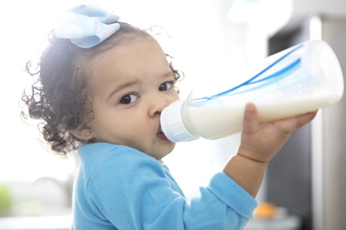 Lewat Dua Tahun Masih Minum dari Botol, Ganti dengan Susu UHT