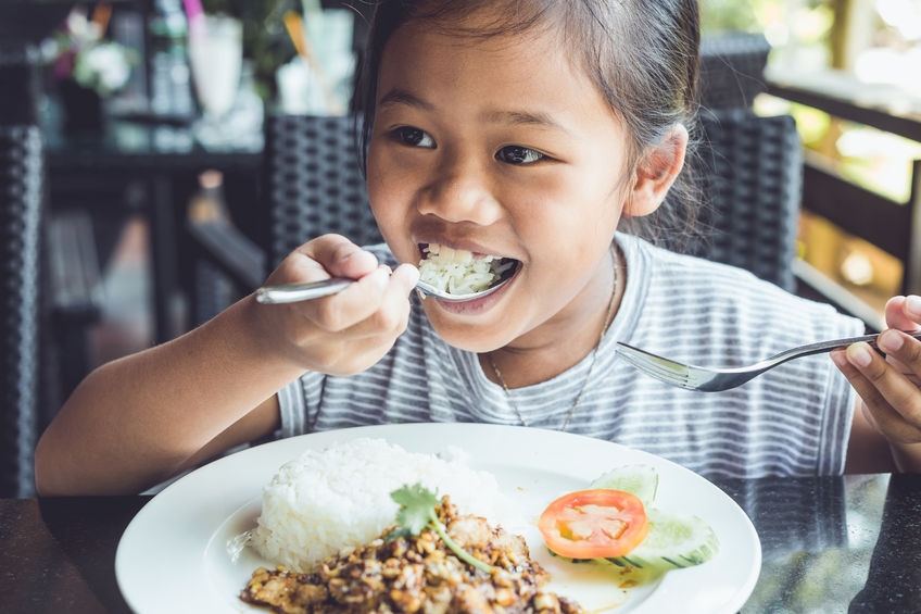 Menakar Porsi Makan Ideal Si Kecil