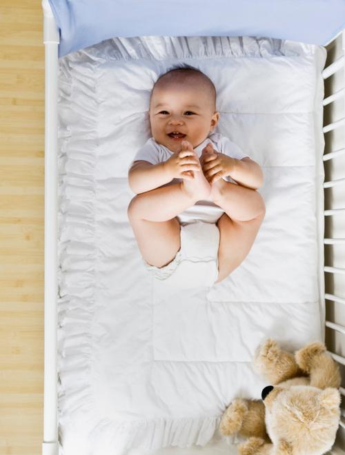 Bayi Tak Perlu Tidur dengan Bantal dan Selimut
