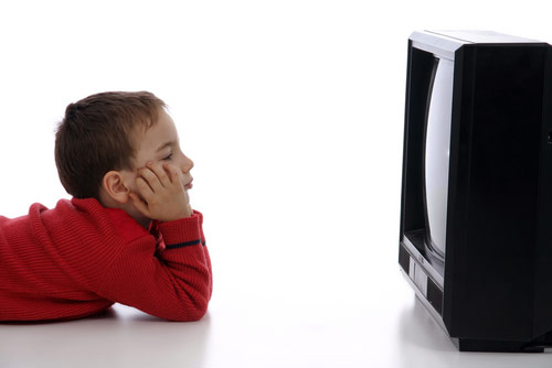 Dampak Buruk Menonton TV Bagi Kesehatan Anak