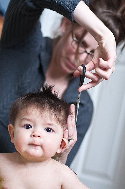 Ternyata Mencukur Rambut Bayi Ada Manfaatnya