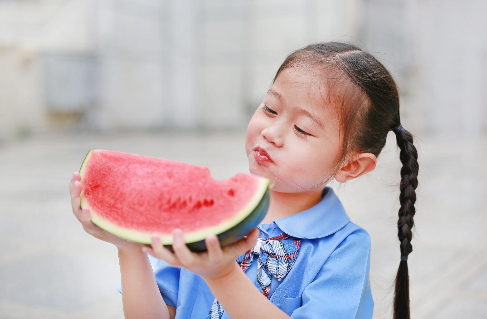 4 Cara Mudah Membuat Anak Suka Makan Buah-buahan